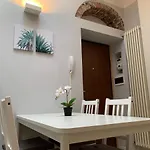 Daire Bilocale Di Ringhiera In Corso Como/garibaldi
