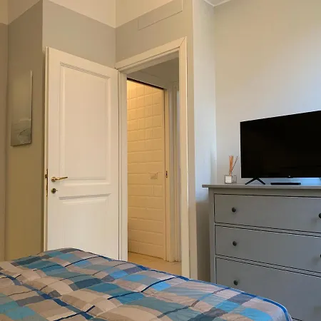 Daire Bilocale Di Ringhiera In Corso Como/garibaldi Milano